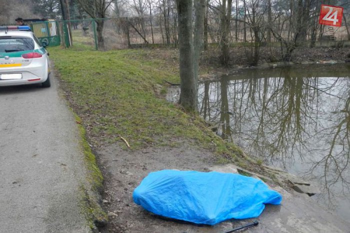 Ilustračný obrázok k článku Hrozivý objav na ulici v Brezne. V potoku našli muža (†54) bez známok života