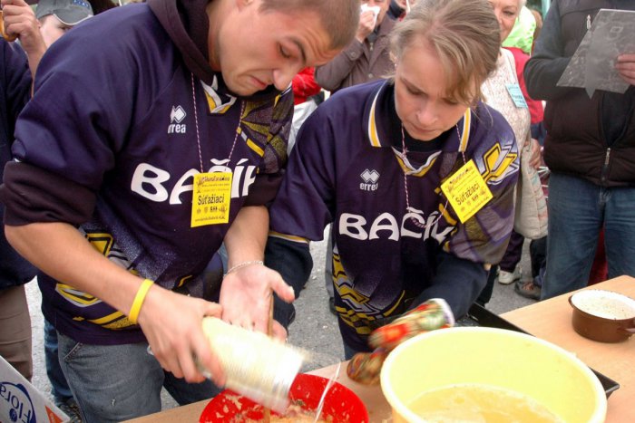 Ilustračný obrázok k článku Pri Brezne bude rozvoniavať pečená dobrota. Veľké meranie síl v príprave budkáča