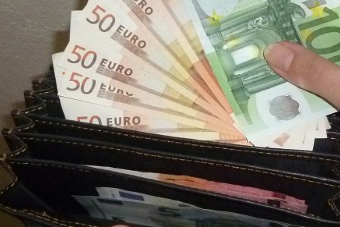 Ilustračný obrázok k článku Na zvolenskom námestí okradli mamičku s kočíkom. O kabelku prišla za bieleho dňa