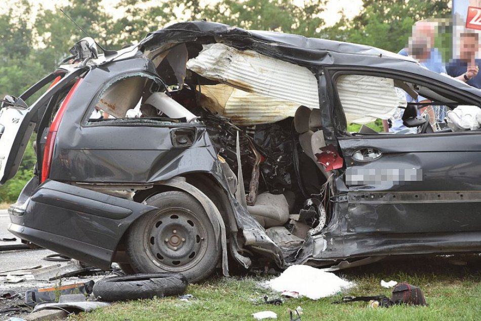 Ilustračný obrázok k článku Zrážka Peugeotu s Fordom v protismere. Bystričan nafúkal vyše 1,8 promile!