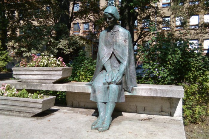 Ilustračný obrázok k článku FOTO: Mesto si v Lučenci adoptovalo sochu. Doteraz Timrava nemala gazdu