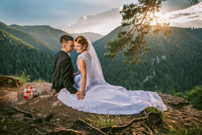 Ilustračný obrázok k článku Nevšedné zábery zaľúbencov: Svadobné fotky nafotili v Slovenskom raji!