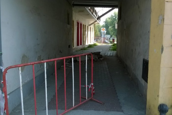 Ilustračný obrázok k článku FOTO: Smutný pohľad na meštiansky dom. Budova na Vajanského sa rozpadáva ďalej