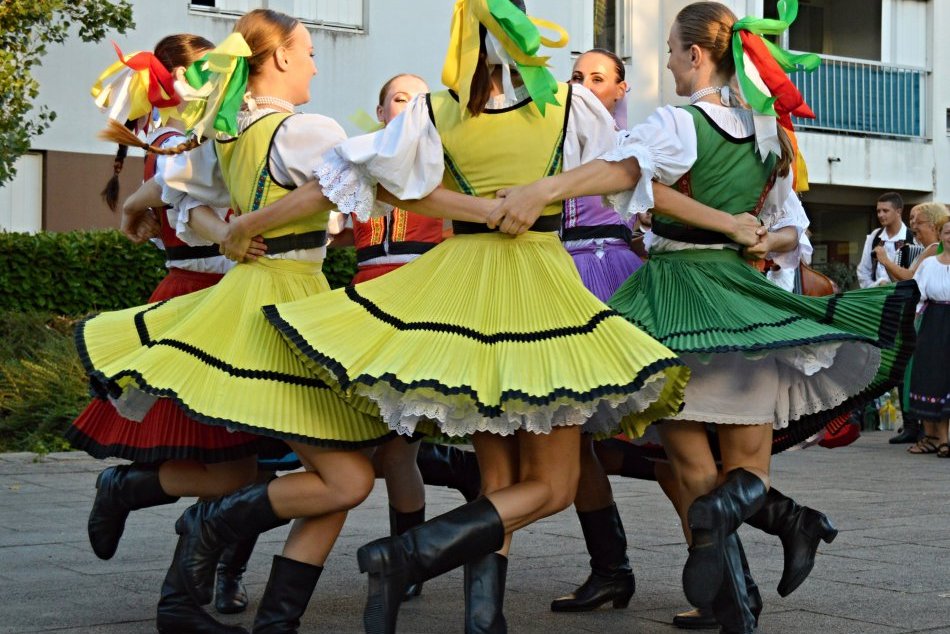 Ilustračný obrázok k článku KVÍZ: Bigľajz tu aj s hokerlíkom! Uhádnite, čo znamenajú nárečové slová z okolia Popradu