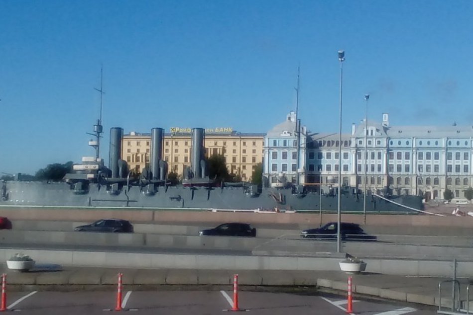 Ilustračný obrázok k článku Jedinečná príležitosť pre Lučenčanov. Stačí kresba a cesta do Petrohradu je voľná