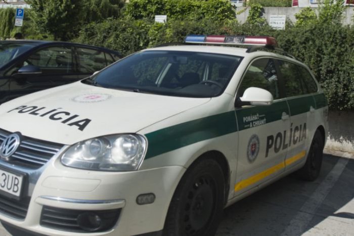 Ilustračný obrázok k článku Zlodej ukradol zo zaparkovaného auta maják: Hrozia mu dva roky "na tvrdo"