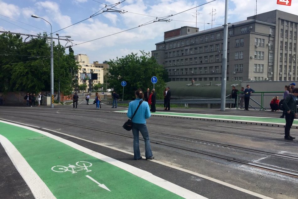 Ilustračný obrázok k článku Prebiehate cez cestu mimo priechodu pre chodcov? Možno sa aj vy nájdete v policajnom VIDEU!