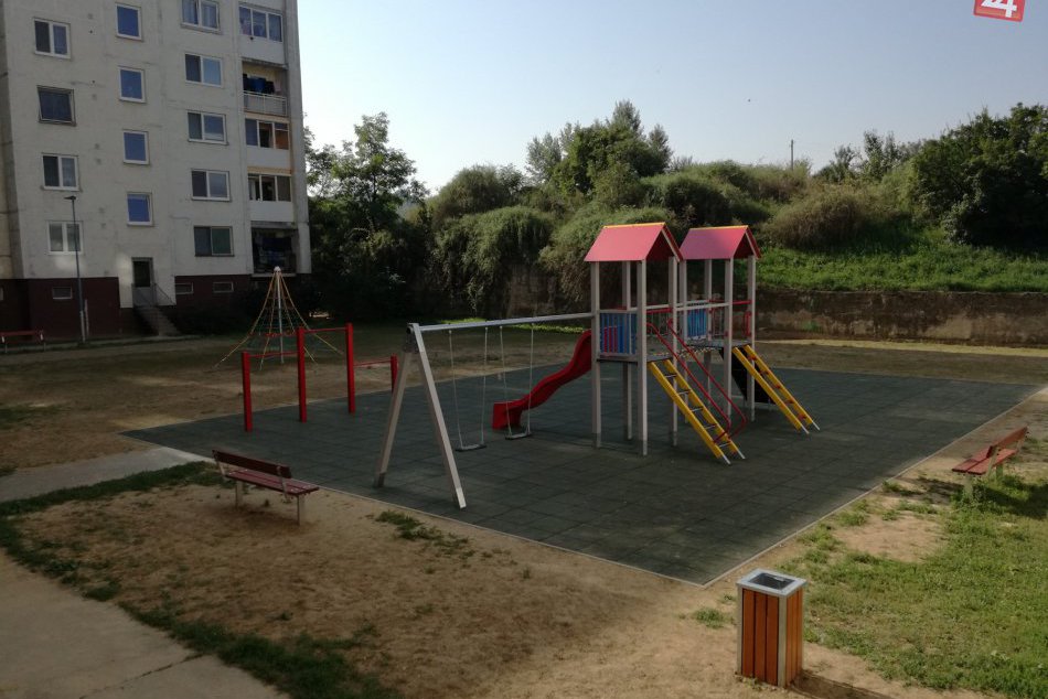 Ilustračný obrázok k článku Deti z Hlohovca majú dôvod na radosť: V meste vyrástli nové ihriská, FOTO