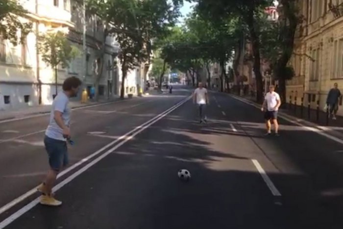 Ilustračný obrázok k článku Samit v Bratislave: Malo to byť peklo, zvrtol sa na zábavu