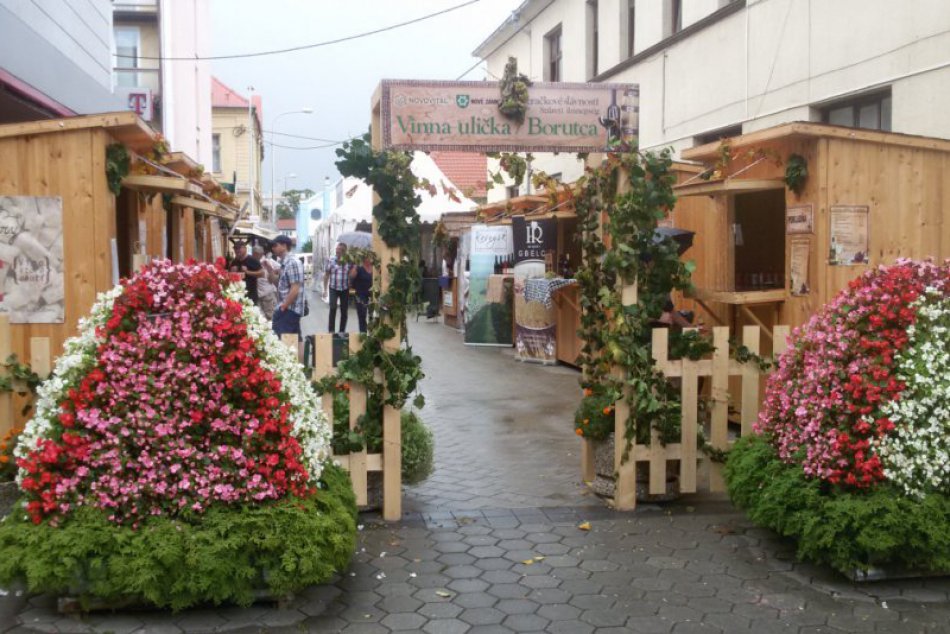 Ilustračný obrázok k článku Burčiak, dobroty a veselá nálada: Do Zámkov prídu oberačkové slávnosti, PROGRAM