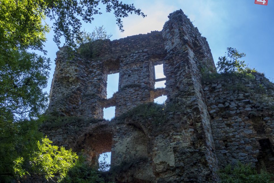 Ilustračný obrázok k článku Tip na výlet: Vychutnajte si výhľad zo zrúcaniny hradu Pajštún kúsok od Bratislavy