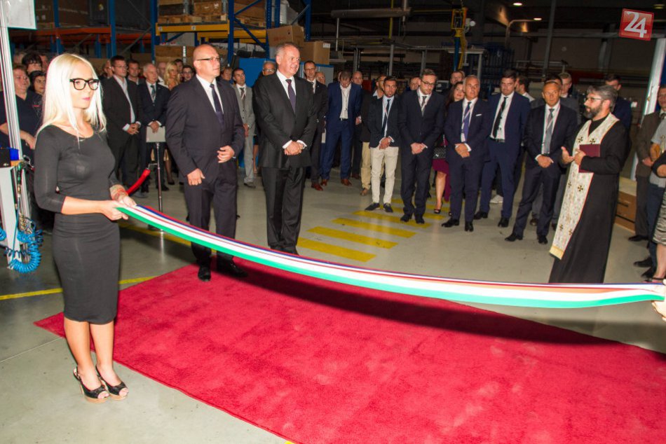 Ilustračný obrázok k článku Nová linka a nové pracovné miesta: Pri jej slávnostnom otvorení striekala voda