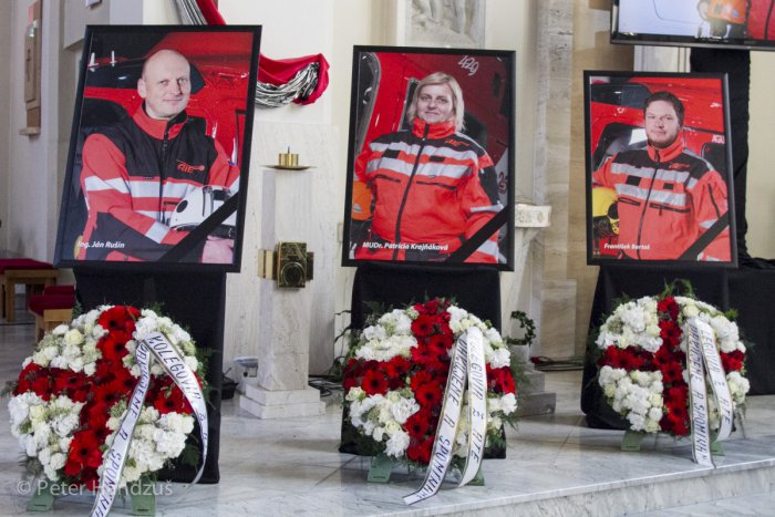 Ilustračný obrázok k článku VIDEO: Slovensko sa lúči so záchranármi, ktorí zahynuli pri páde vrtuľníka