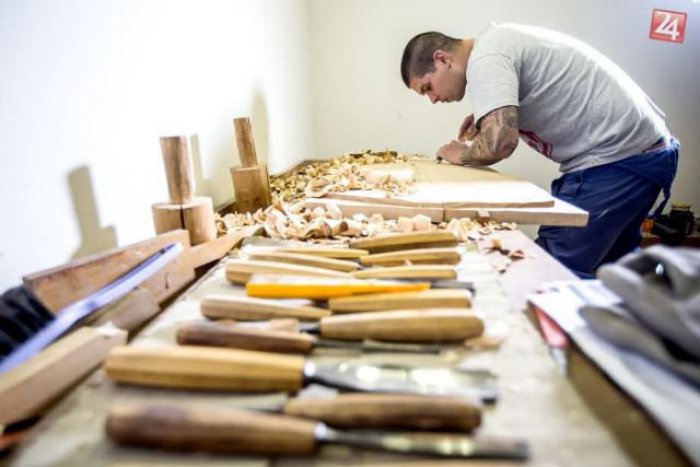 Ilustračný obrázok k článku Barman Mišo má zlaté ruky. Dokáže veci, ktoré vám vyrazia dych