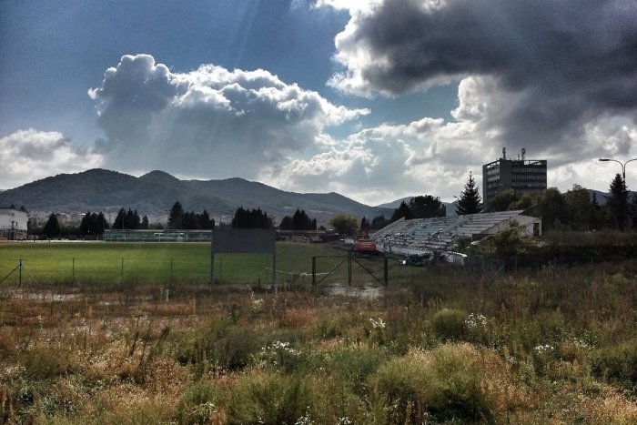 Ilustračný obrázok k článku Hlavná tribúna na futbalovom štadióne: Koľko bude stáť zbúranie jej oceľovej časti?