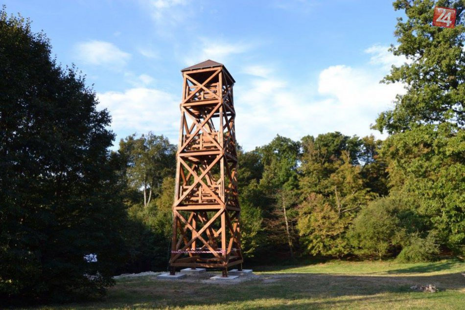 Ilustračný obrázok k článku Pod Kamzíkom vyrástla nová drevená rozhľadňa, sprístupnená bude začiatkom októbra