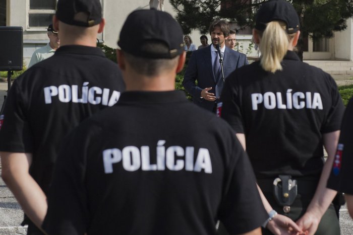 Ilustračný obrázok k článku Chcete byť policajtom? Pre záujemcov otvorí ministerstvo vnútra pomaturitné štúdium