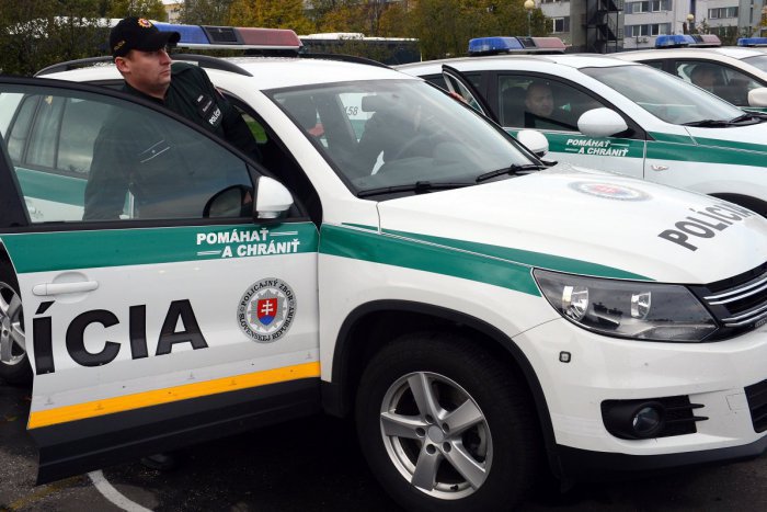 Ilustračný obrázok k článku V Starom Meste v noci horelo drahé auto. Polícia hľadá vinníka