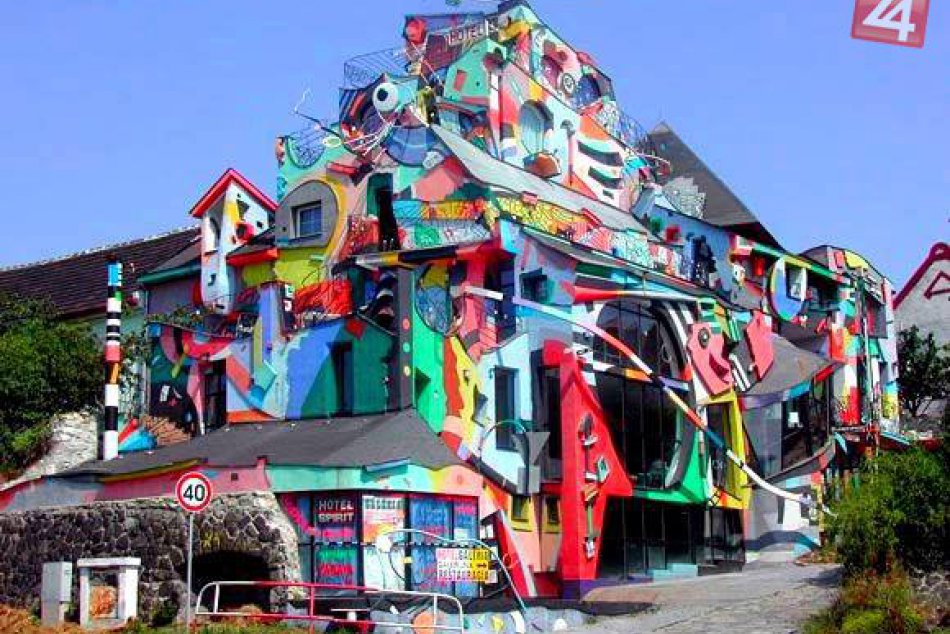 Ilustračný obrázok k článku Bratislavský hotel vraj vyzerá ako keby ho urobil Gaudího menej nadaný nevlastný brat