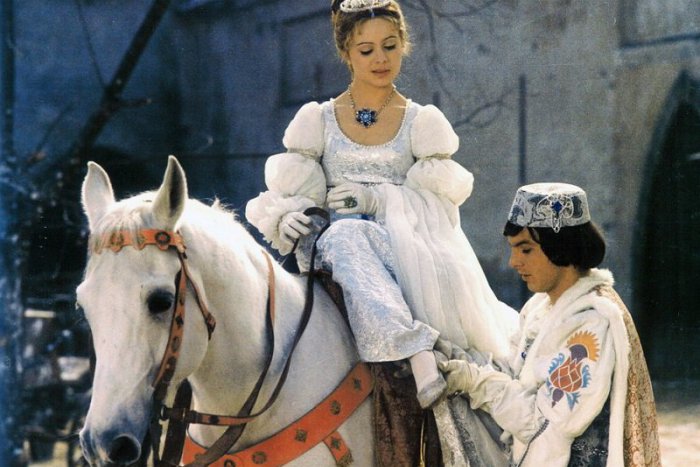 Ilustračný obrázok k článku Slovenské televízie sa pobili o filmové hity. Kto získal Popolušku?