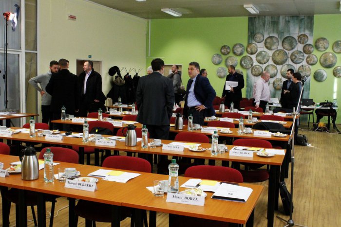 Ilustračný obrázok k článku Po hodovom víkende zasadnú poslanci