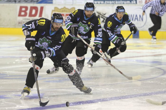 Ilustračný obrázok k článku Séria prehier sa skončila: Hokejisti zabodovali proti vojakom z Trenčína