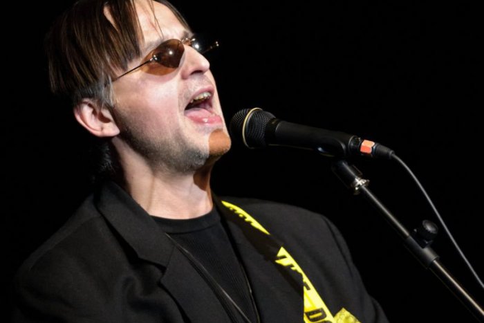 Ilustračný obrázok k článku RANNÁ ŠTVORKA: Ona je madona, spieva v nedeľu Robo Grigorov