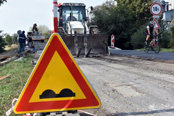 Ilustračný obrázok k článku Kotleba podpísal rozpočet kraja. Na rekonštrukcie ciest vyčlenené milióny eur