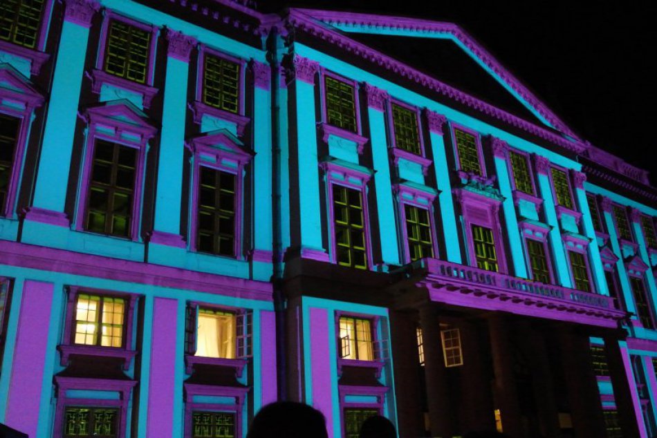 Ilustračný obrázok k článku FOTO + VIDEO: Historické budovy v Starom Meste vyrozprávali svoje rozprávkové príbehy