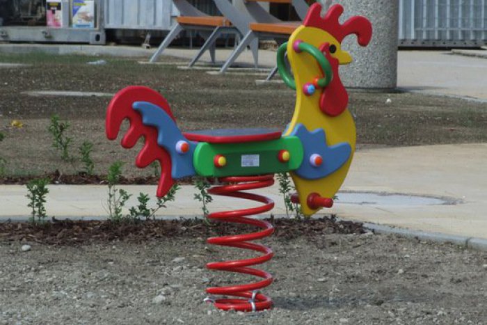 Ilustračný obrázok k článku Pomôžte a HLASUJTE za novú oddychovú zónu s knižnou búdkou!