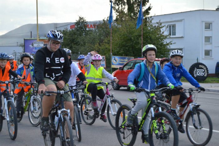 Ilustračný obrázok k článku Jazda zručnosti aj túra: Rožňavské deti na bicykel nezanevreli, FOTO