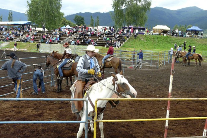 Ilustračný obrázok k článku Obec na Horehroní má čo ponúknuť. Lezecká stena v zásobníku vody a živé tradície