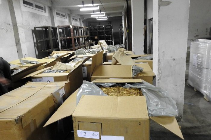 Ilustračný obrázok k článku Slovenskí colníci prekazili nelegálnu výrobu a distribúciu cigariet v Európe