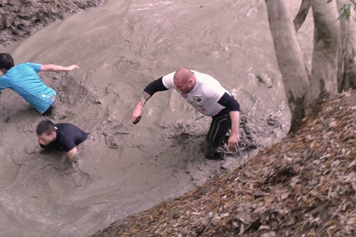 Ilustračný obrázok k článku Terénny prekážkový beh už aj pod Tatrami: Silní pretekári, špinavé dresy