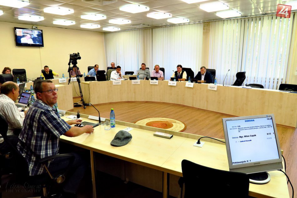 Ilustračný obrázok k článku Poslanci zastupiteľstva v ankete: Čo hovoria na akčný plán?