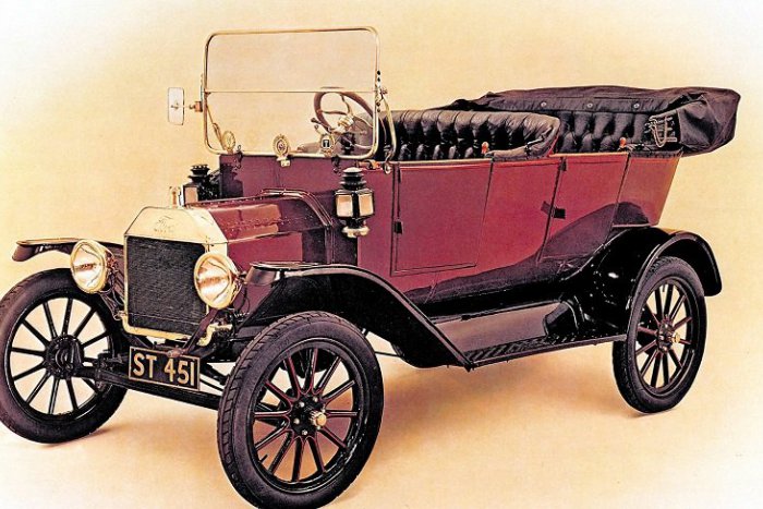 Ilustračný obrázok k článku RANNÁ ŠTVORKA: Počasie bude letné, oslavuje Arnold i legendárna „Fordka“