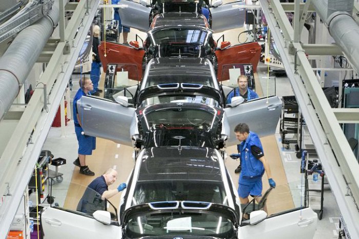 Ilustračný obrázok k článku SVET O SLOVENSKU: Automobilky vraj chcú iba lacnú pracovnú silu