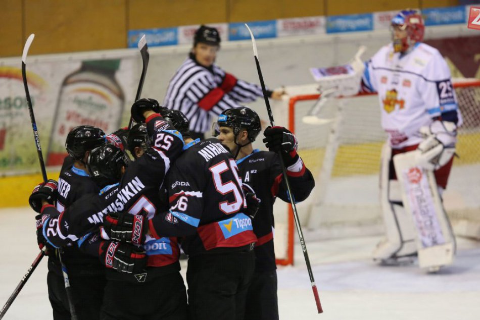 Ilustračný obrázok k článku FOTO: 11 gólov v pohronskom derby. V zápase Zvolena s Bystricou triumf baranov