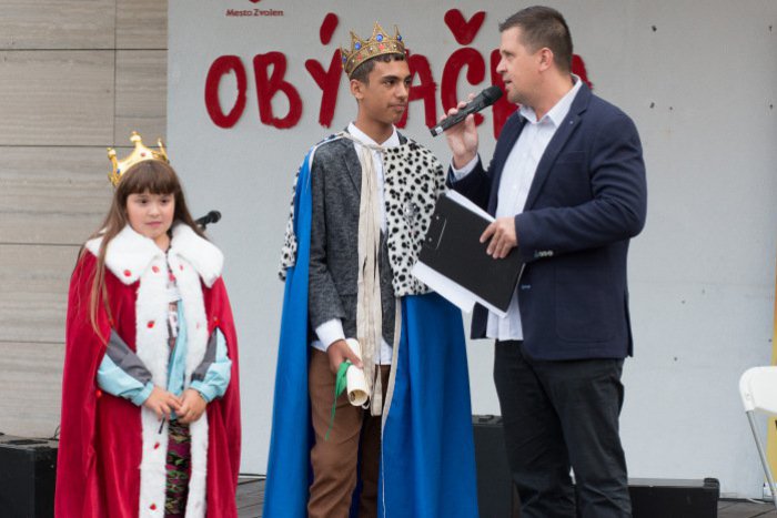 Ilustračný obrázok k článku Kráľovná čitateľov reprezentovala ružomberskú knižnicu