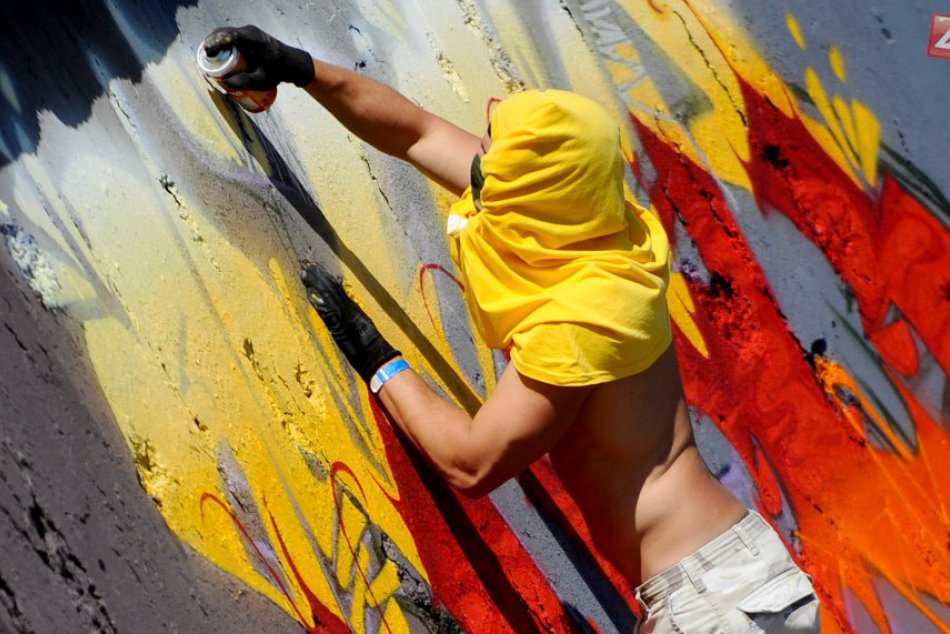 Ilustračný obrázok k článku Bratislava Street Art Festival sa začína veľkoplošnou nástennou maľbou