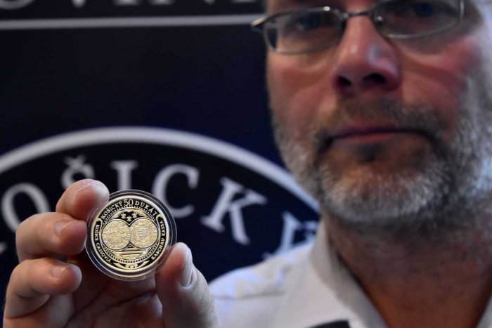 Ilustračný obrázok k článku Lokálne platidlo v Košiciach: Do obehu uviedli strieborný 50 dukát, FOTO