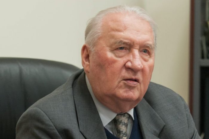 Ilustračný obrázok k článku Boj o život pokračuje. Stav exprezidenta Slovenska je aj naďalej vážny