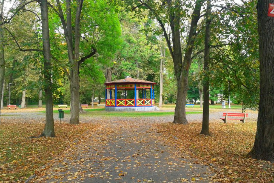 Ilustračný obrázok k článku FOTO: Bystrica ožíva farbami jesene. Nádhera zachytená v uliciach mesta