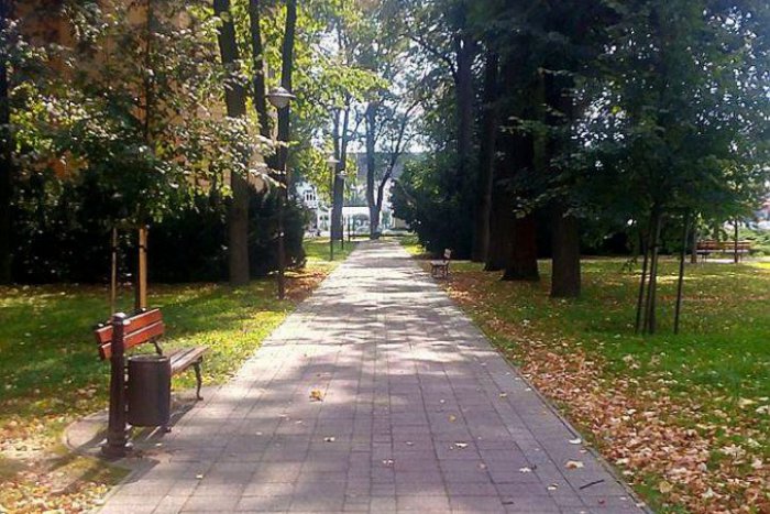 Ilustračný obrázok k článku FOTO: Brezno ožíva farbami jesene. Nádhera zachytená v uliciach mesta