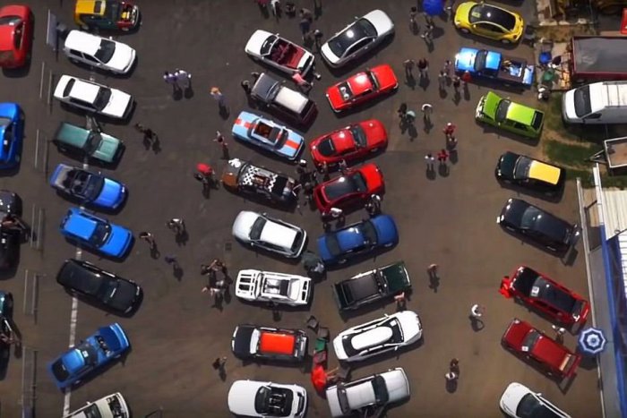 Ilustračný obrázok k článku Nadupané stroje a hučiace motory. Bystrica zažije veľký nočný tuning zraz