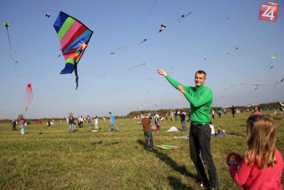 Ilustračný obrázok k článku Pripravte sa na parádne divadlo: Nebo zaplnia rôznofarebné šarkany