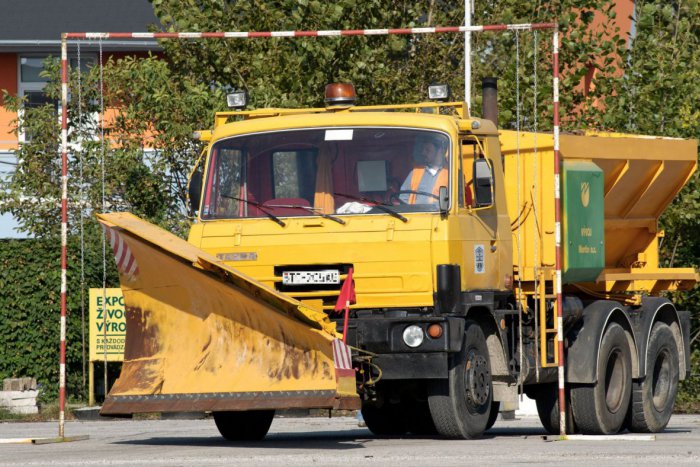 Ilustračný obrázok k článku V Bystrici zažijeme cestárske rodeo. Sily si zmerajú sypače z krajín V4