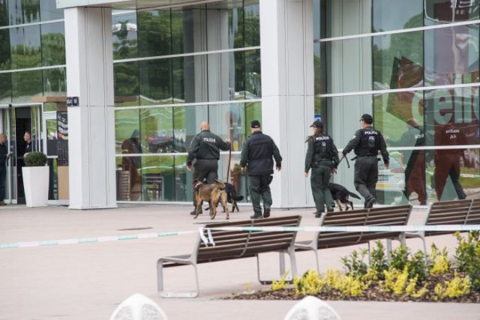 Ilustračný obrázok k článku V popradskom obchodnom centre bola nahlásená bomba, ľudí evakuovali