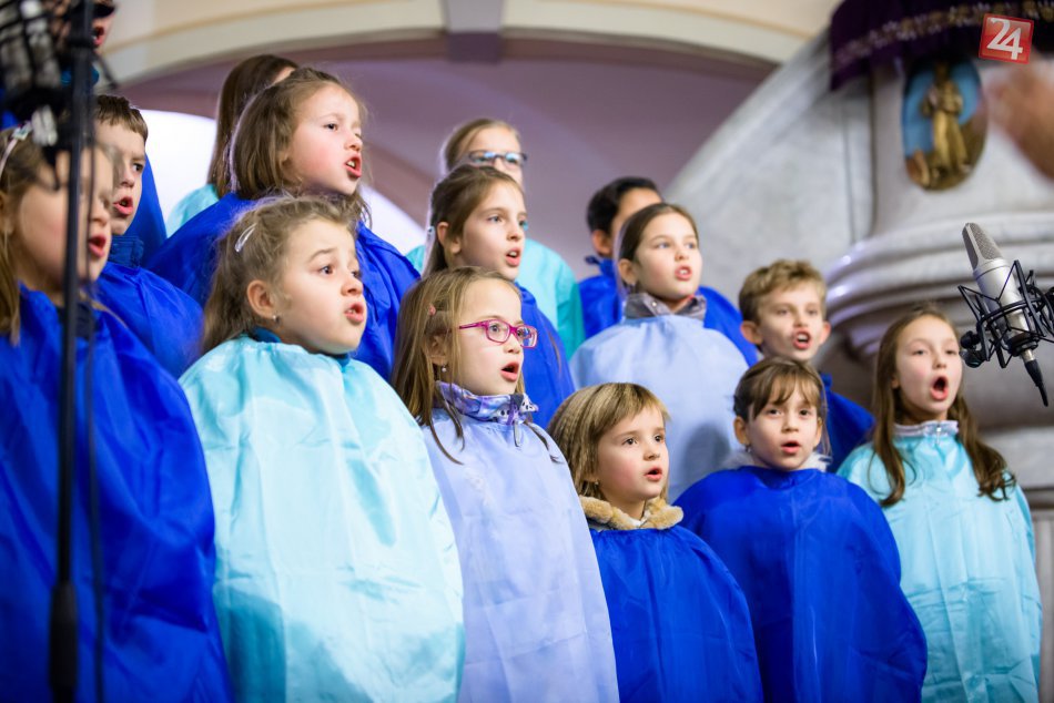 Ilustračný obrázok k článku FOTO: Malým Bystričanom sa plní sen. Zborovým spevom zaplnia Štátnu operu