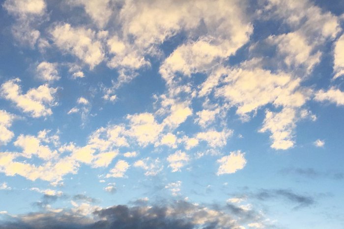 Ilustračný obrázok k článku RANNÁ ŠTVORKA: Víkend odštartuje pod mrakom, ale s teplotami do 26 °C